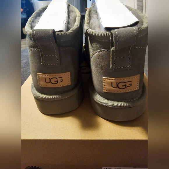 UGG Classic Ultra Mini Sz 8 Womens Olive green, New. - Picture 1 of 5